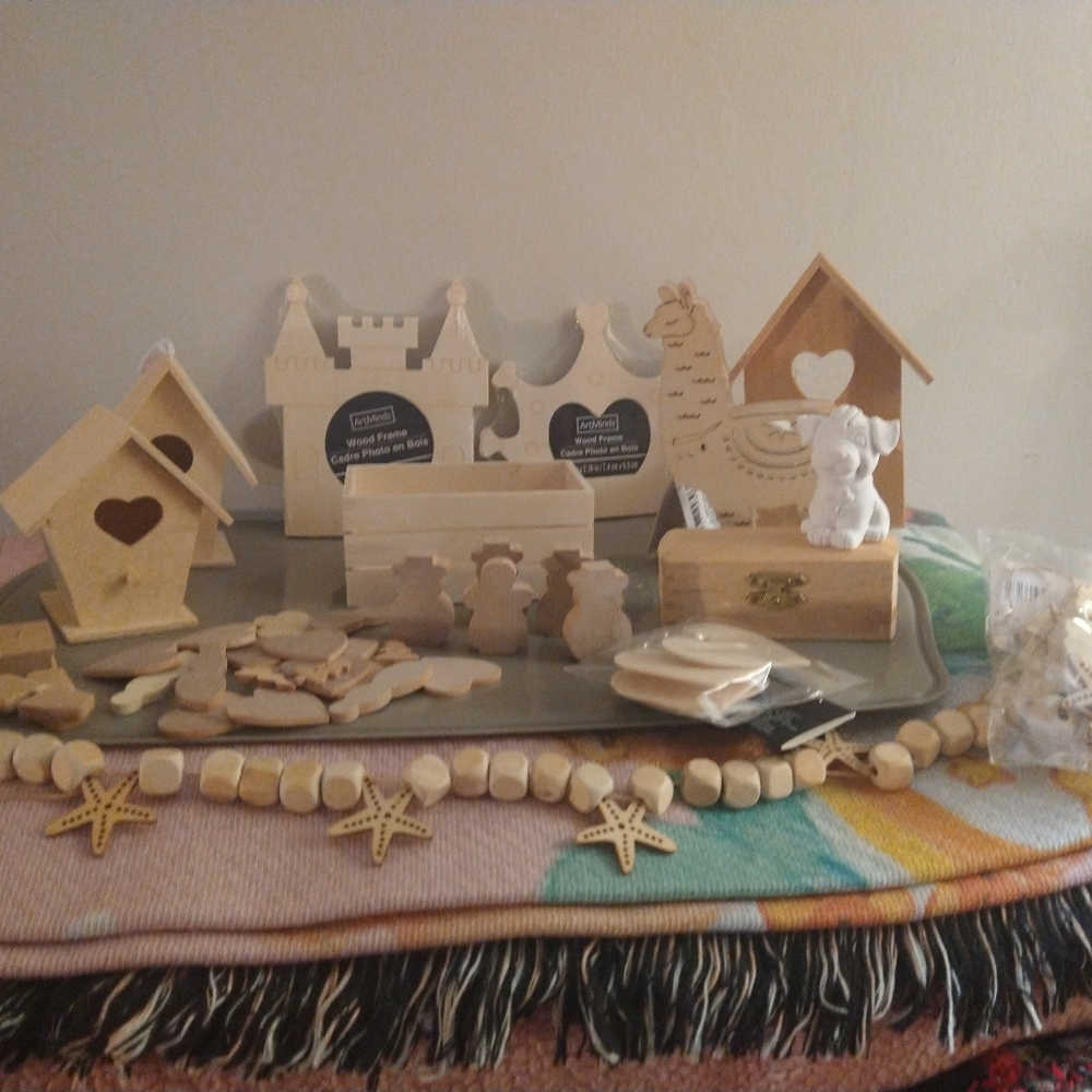 Huge lot of wood craft pieces to paint - Picture 2 of 5